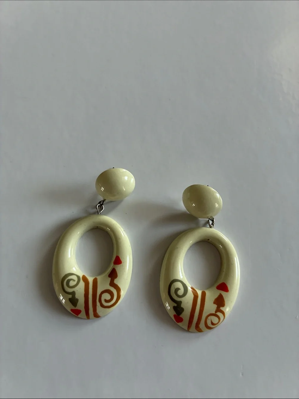 Vintage 1980-90’s Cream Oval Drop Earrings with Red and Brown Motif